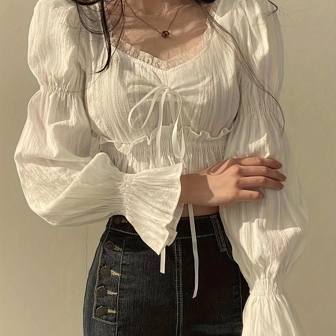 New short-sleeved white shirt with square collar for women with design sense in spring and autumn.