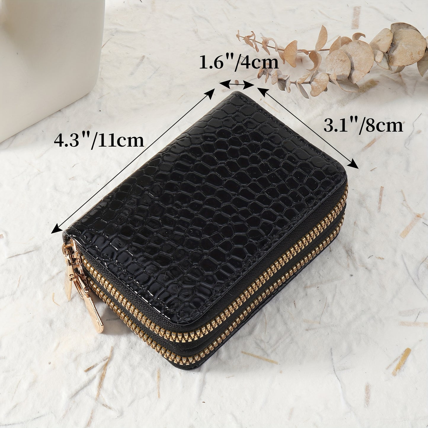 Women's crocodile pattern zipper wallet made of synthetic leather with double zipper, multi-card holder, available in green, white, pink, red, and black. Secure and stylish accessory.