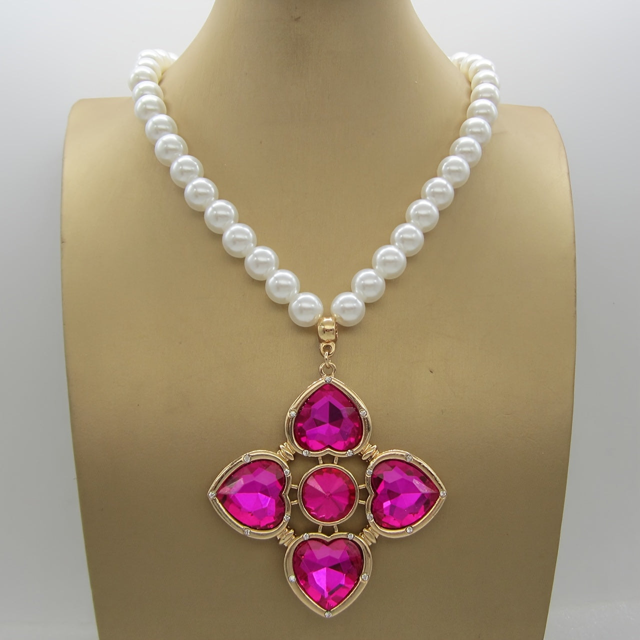 Stylish 10mm Faux Pearl Pendant Necklace featuring Zinc Alloy and Glass, inspired by Bohemian Court aesthetics. Ideal for Valentine's Day gifting and everyday wear, this necklace boasts a strikingly large pendant and is a trendy fashion accessory.