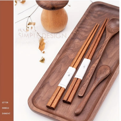 5 pairs of natural wood chopsticks, high-end anti-slip solid wood chopsticks for household use. Traditional Chinese tableware.