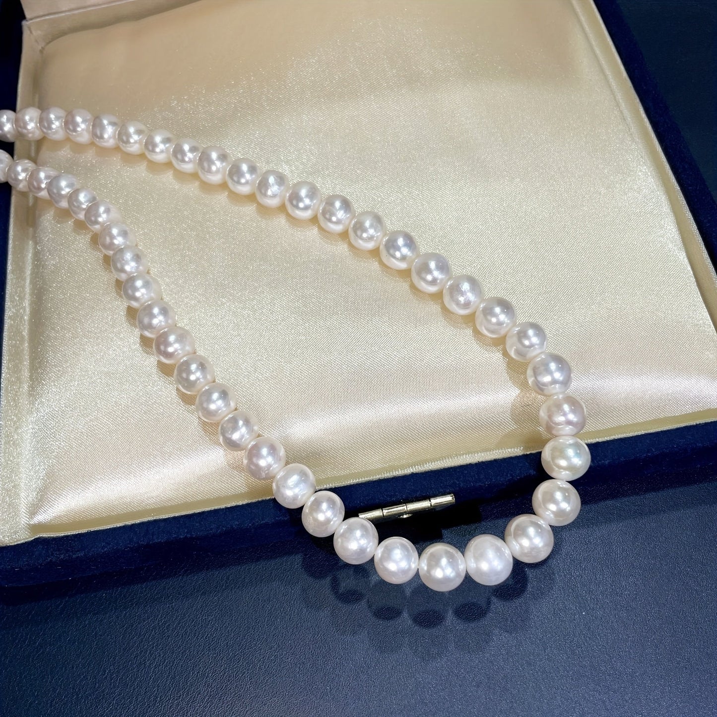 Stylish Butterfly Round Natural Freshwater Pearl Beaded Necklace, Women's Chic Jewelry with Zirconia Accents. Suitable for both Daily and Party Wear, Making it an Ideal Christmas Gift. Comes with Gift Box and may have Slight Imperfections.