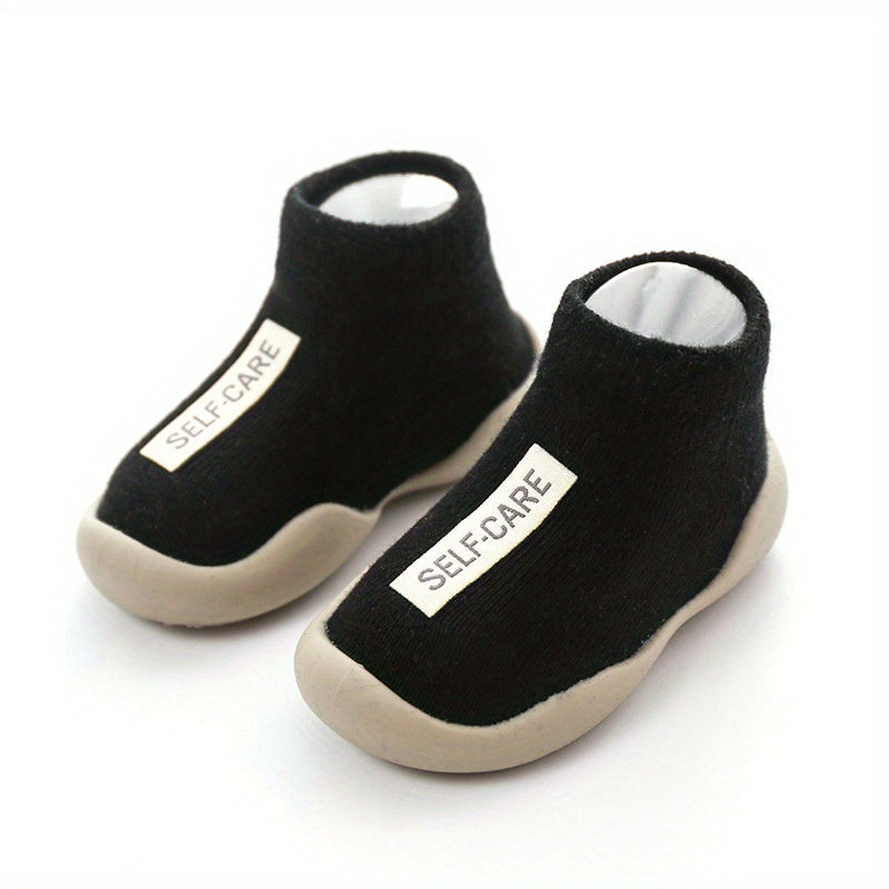 Adorable slip-on sock shoes for babies: perfect for spring and summer walks!