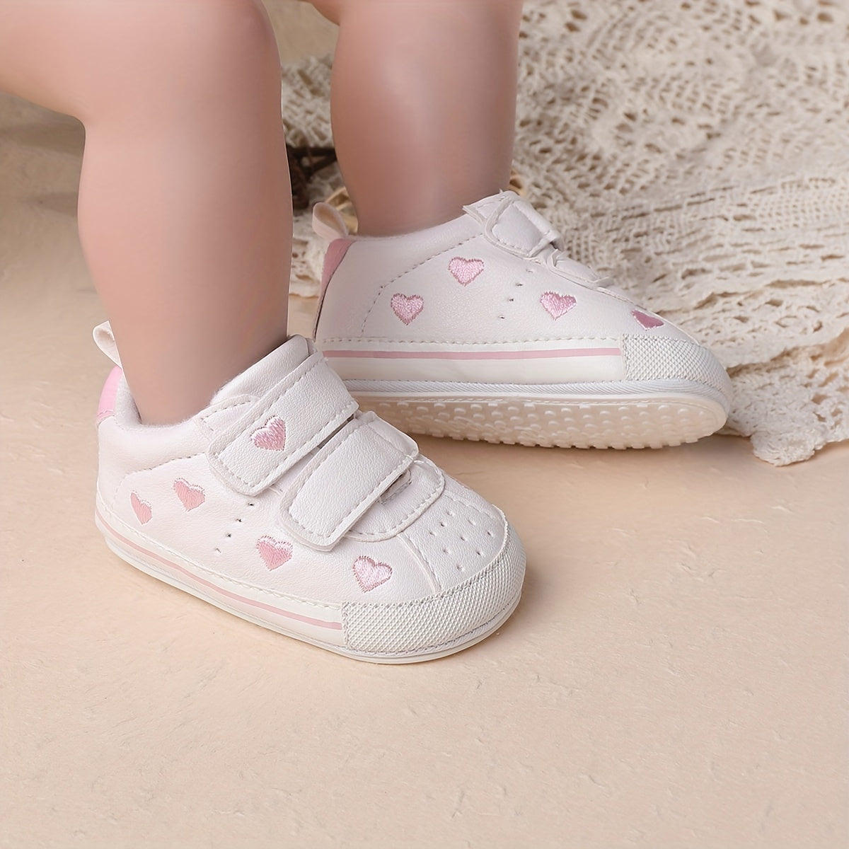 Cute and comfortable baby girl sneakers, lightweight non-slip shoes for all seasons.