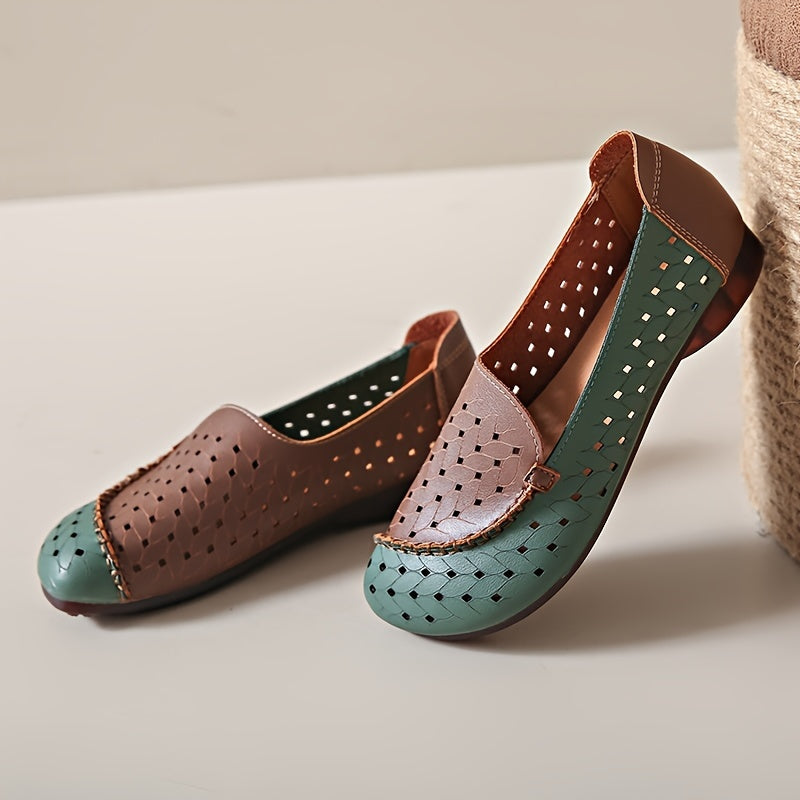 Women's lightweight, breathable clogs with contrast colors.