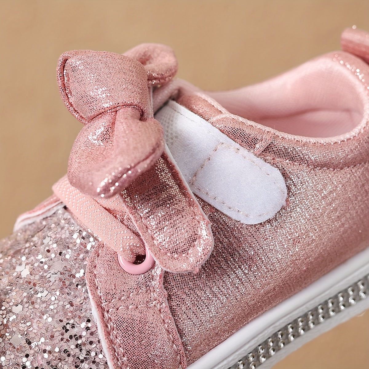 Girls' Mary Jane flats with sequins, bow, round toe, low-top, fabric lining, TPR sole, EVA insole, lightweight slip-on shoes for ages 14 & under. Ideal for casual party streetwear.