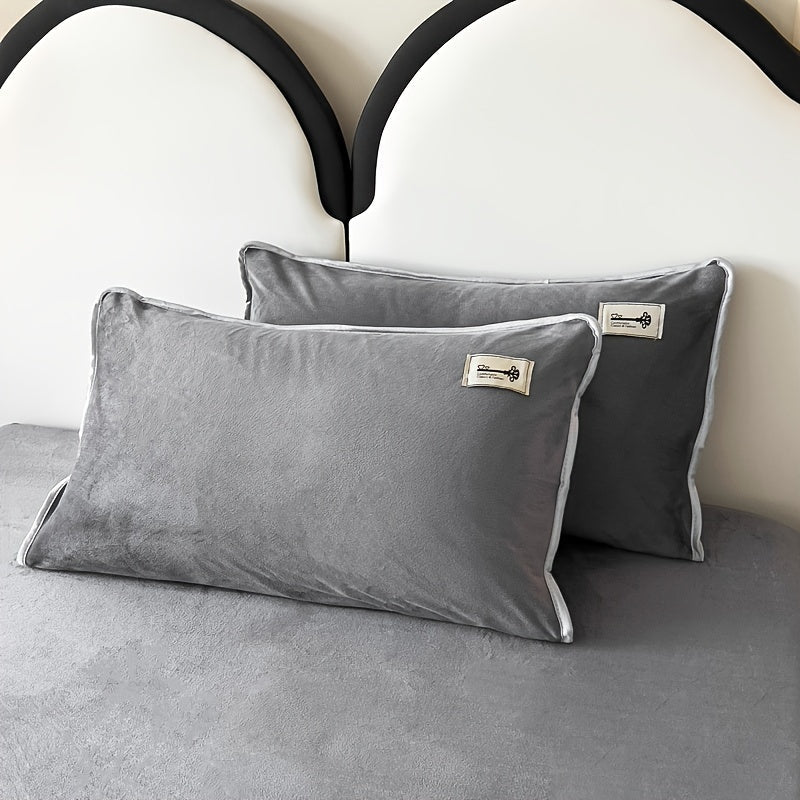 Experience ultimate comfort and warmth this autumn and winter with the luxurious Crystal Velvet Pillowcase.