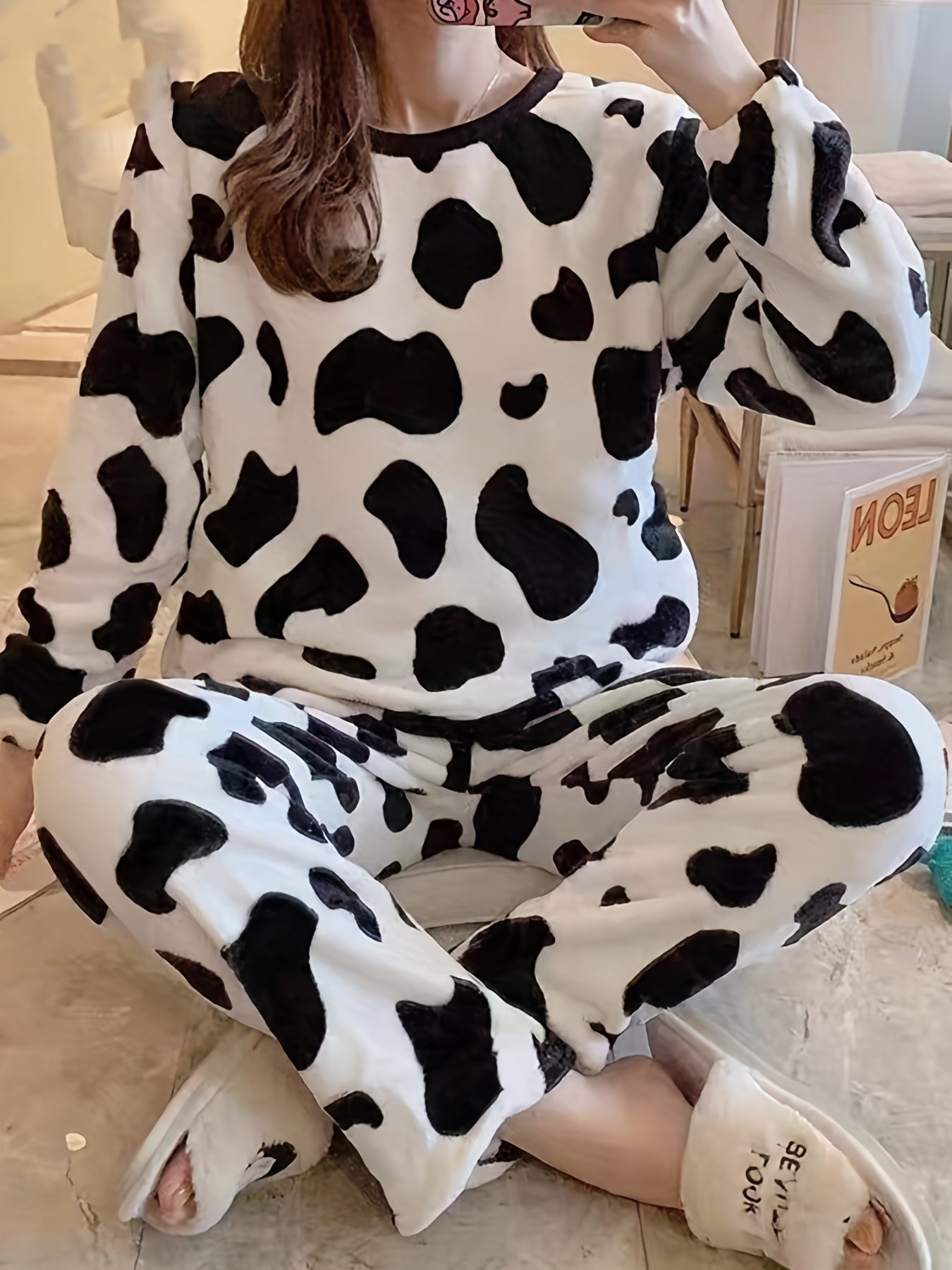 Women's Cow Print Flannel Pajama Set: Long Sleeve Top & Pants, Cozy Winter Sleepwear