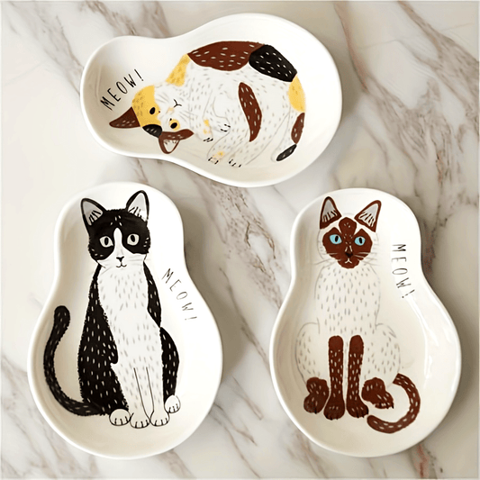 Cute ceramic plate for sauces with kitten pattern, perfect for home kitchens or dorm rooms. Versatile for chili sauce, mustard, ketchup, salad dressings, and vinegar.