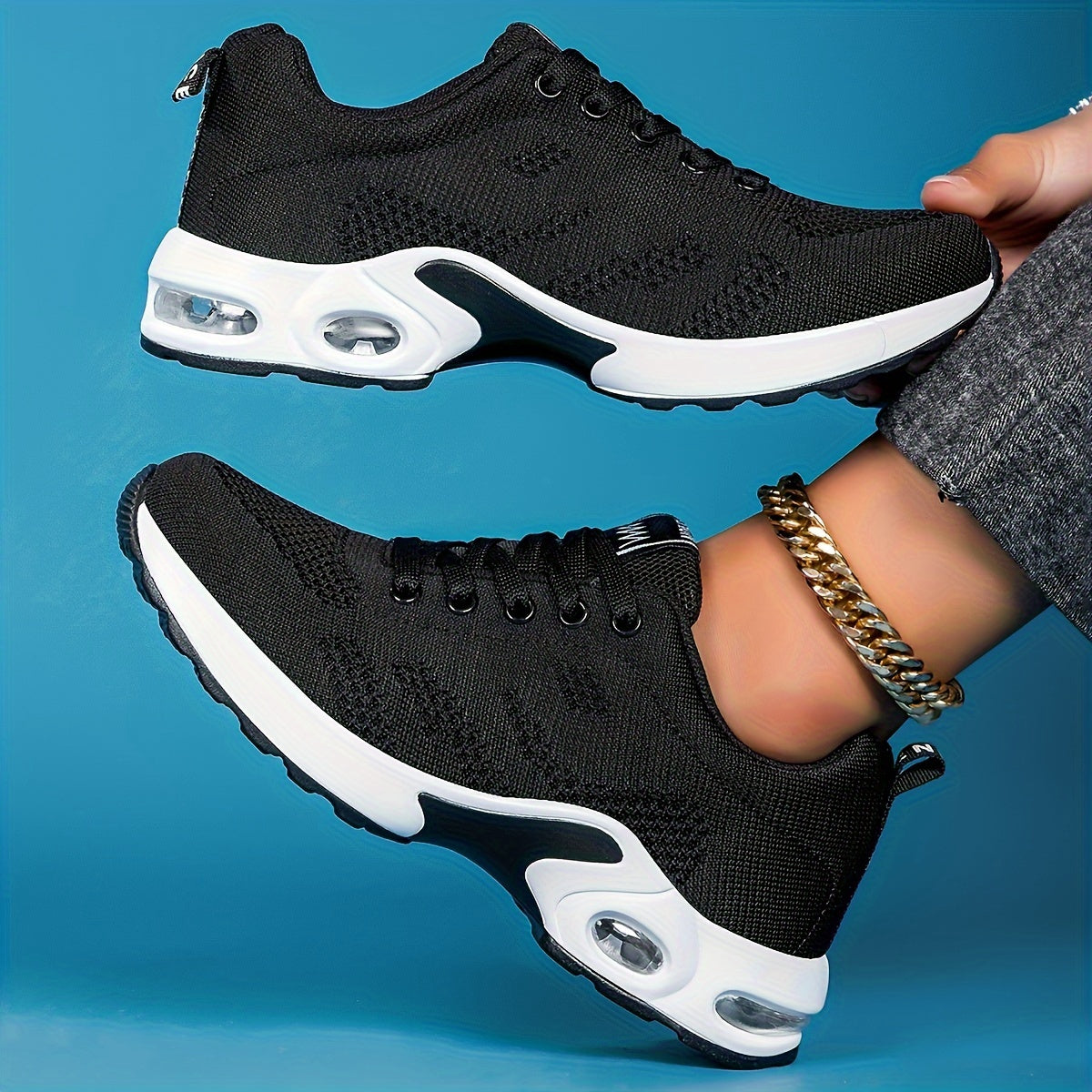 The women's sneakers are shock-absorbing and comfortable for outdoor sports with an air cushion and lace-up design.