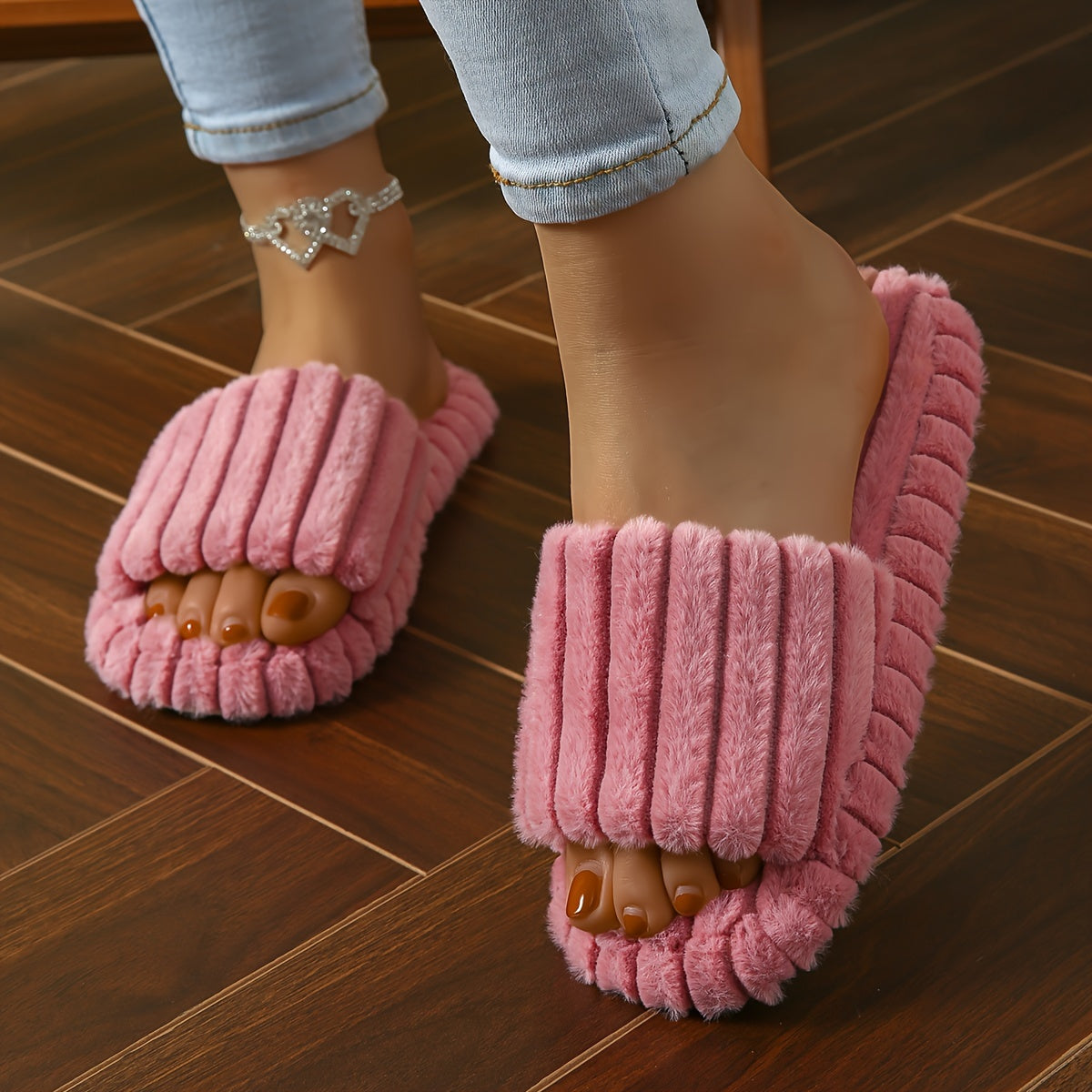 Soft-soled indoor slippers with stripes and open toes for spring and summer.