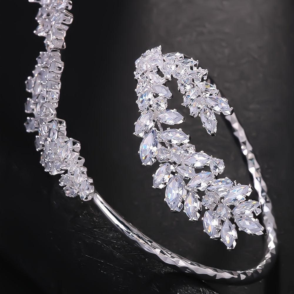 Stylish Leaf Bracelets for Women, Elegant European and American Brides, Perfect for Wedding Dresses. Sparkling Rhinestone Open Bracelets, Exuding a Touch of Luxury and Elegance, Ideal for Special Occasions.