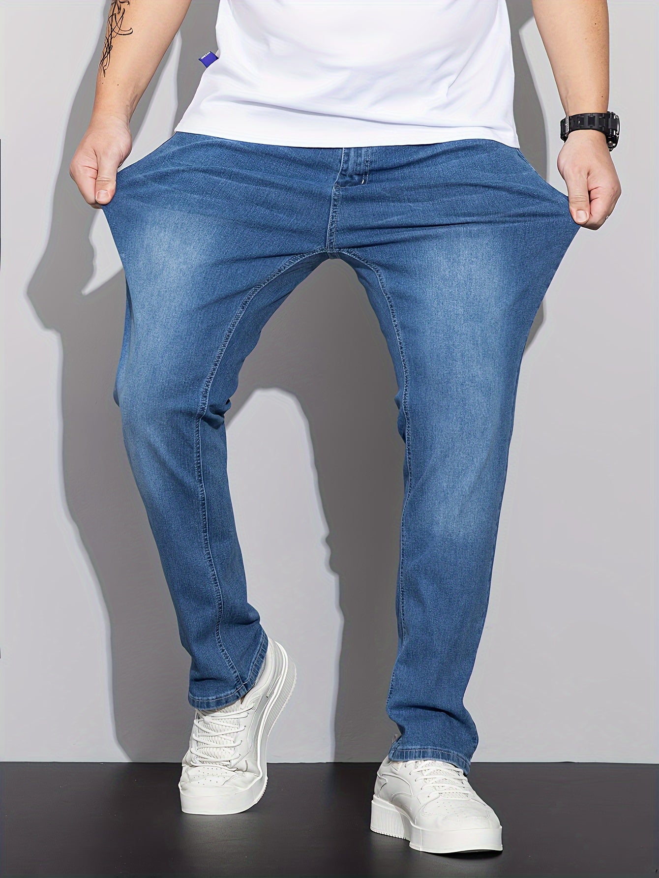 Stylish men's plus size denim pants for casual street style in spring and fall.