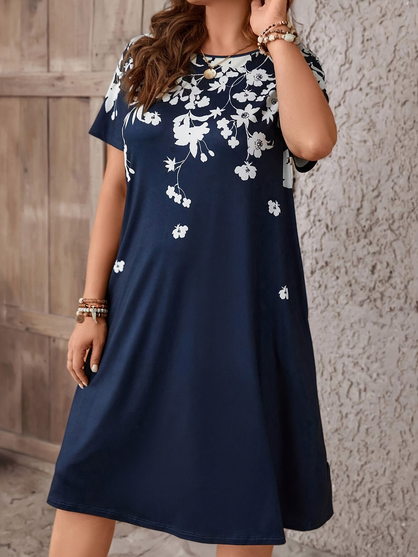 Floral print dress with pockets, short sleeve crew neck for spring & summer, plus size women's clothing