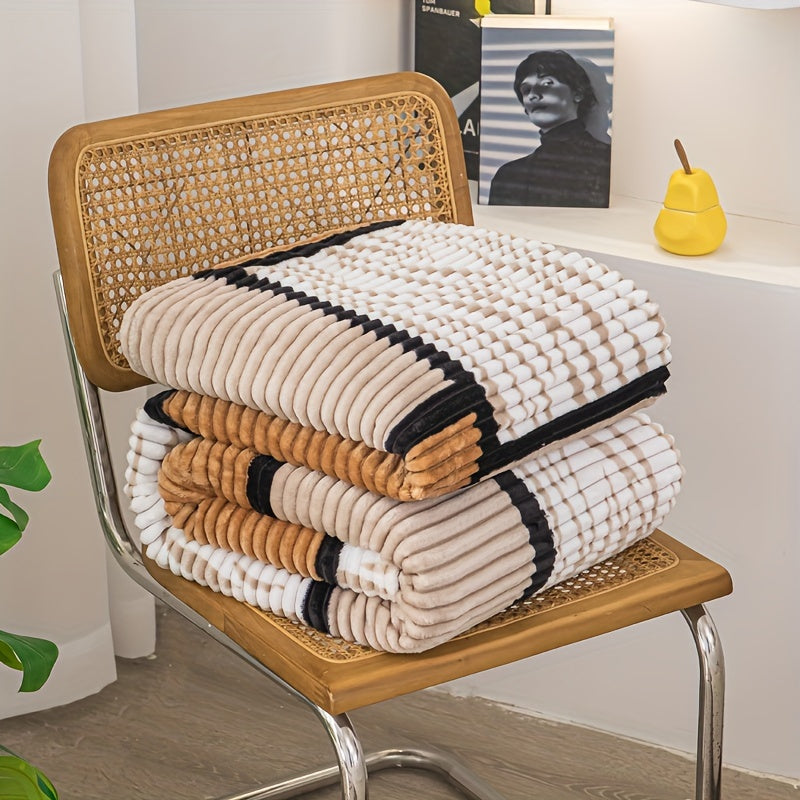 Soft and cozy plaid throw blanket with a vintage design - suitable for every season, ideal for naps, office use, and travel. Can be easily washed in a machine.