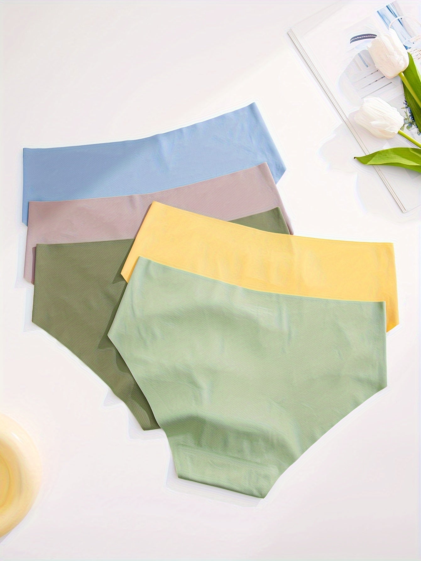 5 seamless solid briefs with comfortable, breathable, stretchy fabric. Perfect for women's lingerie and underwear.