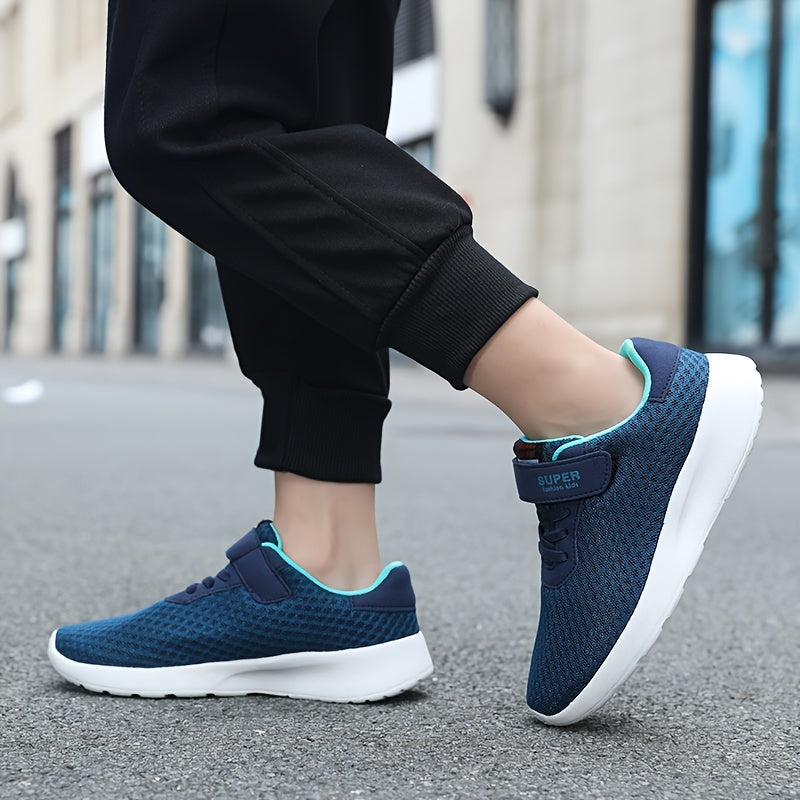 Blue mesh sneakers for boys, ideal for outdoor activities in spring and summer.