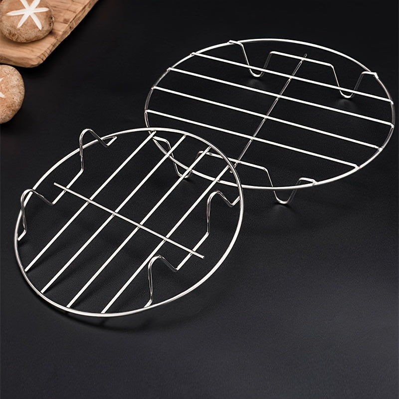 Durable and versatile stainless steel round steamer rack - A handy kitchen tool for steaming and cooking with an easy-to-clean design.