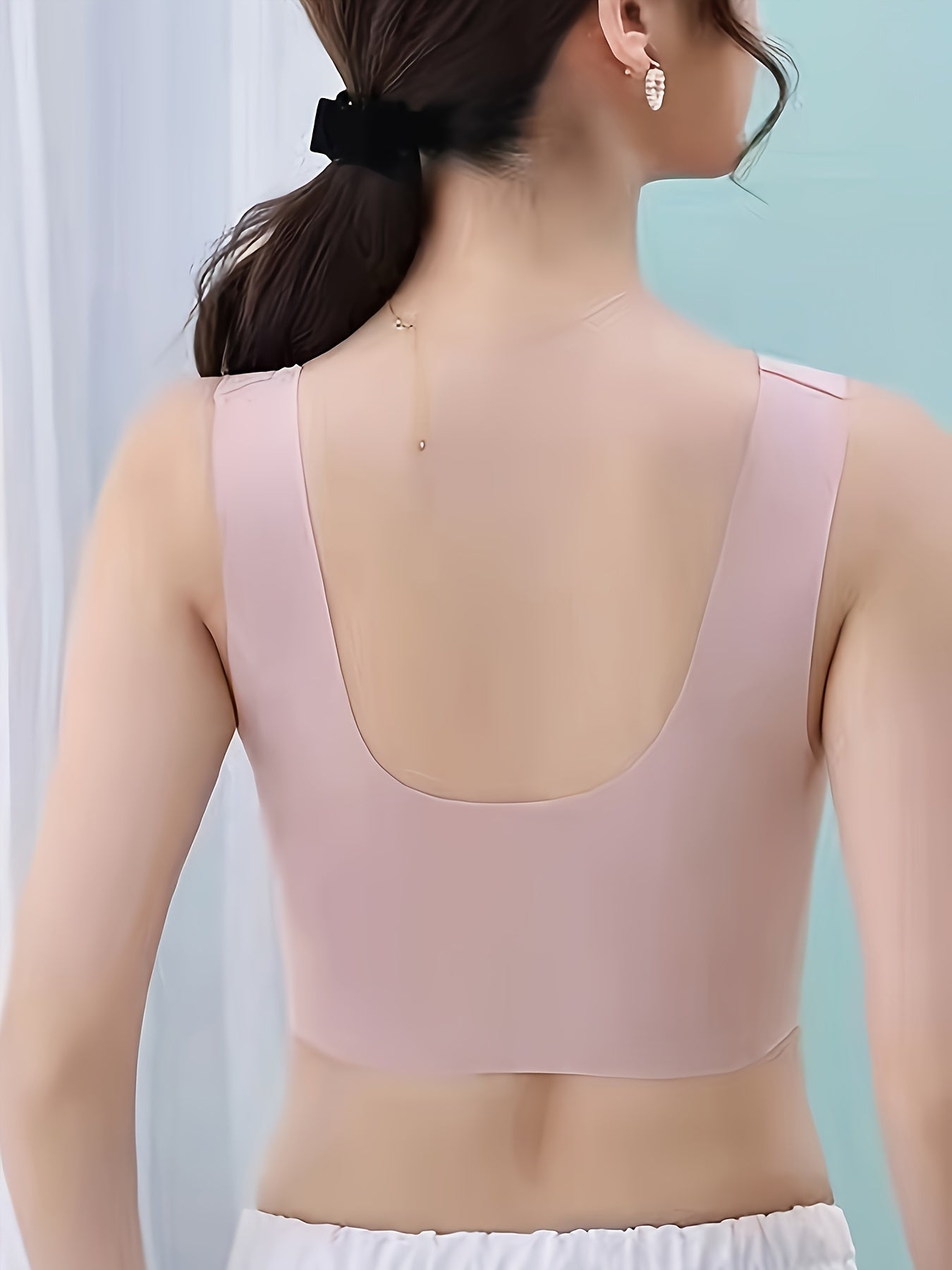 Plus Size Slimming Sports Bra with Lace Detail. Wireless, Seamless, Push-Up, High Support. Non-Removable Pads. Polyamide and Elastane. Fixed Cup. Sleepwear.