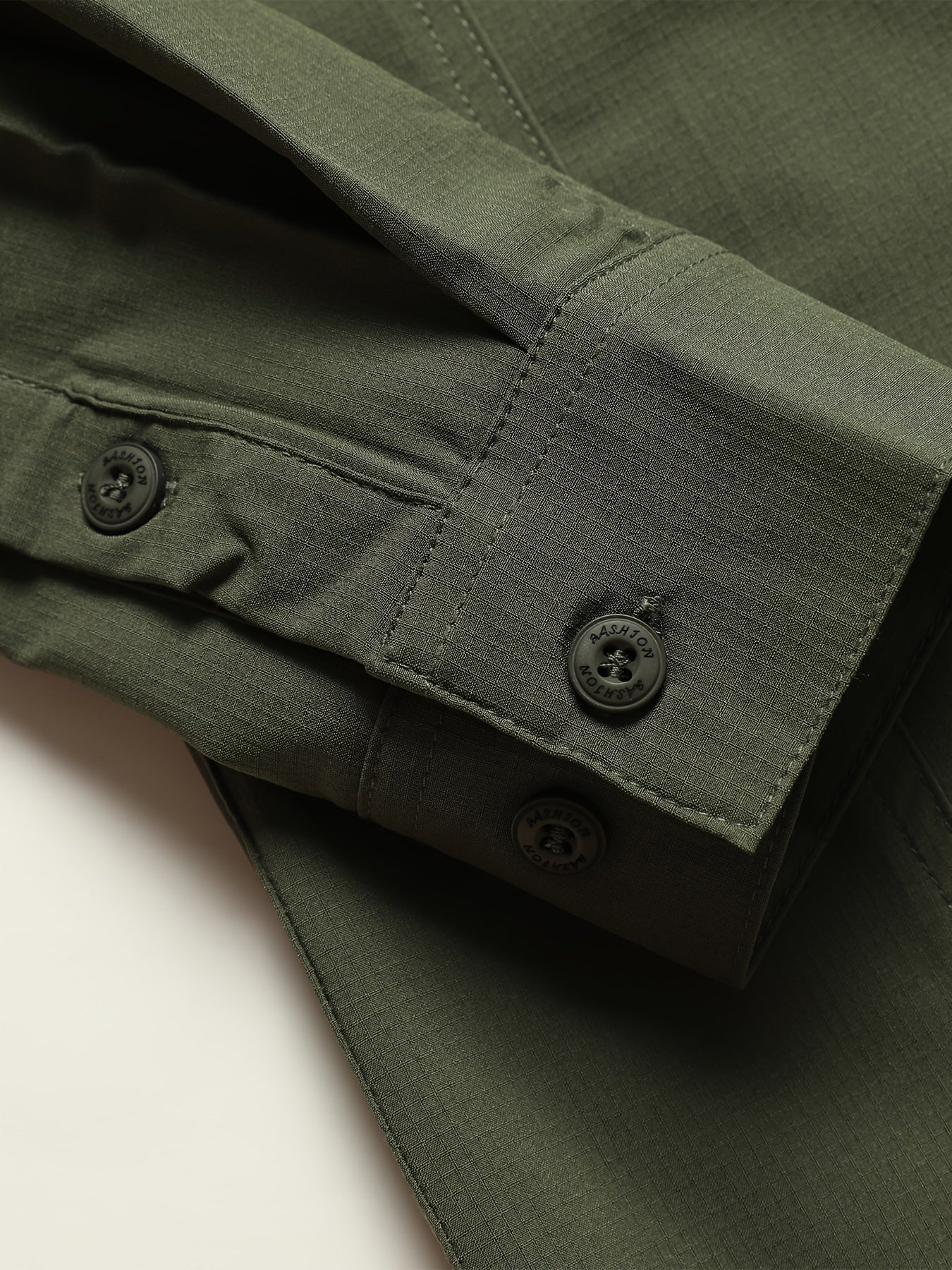 Multi-pocket combat shirt with quick-drying fabric, ventilation holes, and thin style.