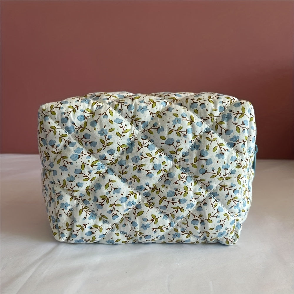 Simple and sweet floral quilted cosmetic bag with large capacity for makeup and skincare. Suitable for both men and women. Fragrance-free and water-resistant.