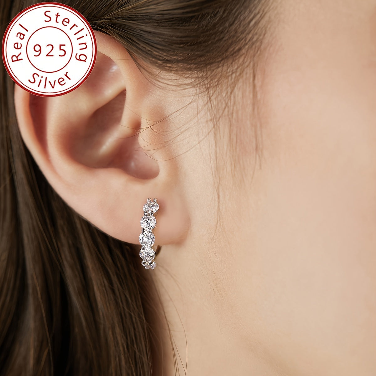 These elegant ladies' earrings are made of S925 sterling silver and feature a delicate pair of Mozambique stone earrings, each weighing 0.3ct. Set in approximately 3.1g of silvery, these earrings are perfect for wedding, anniversary, and Valentine's Day